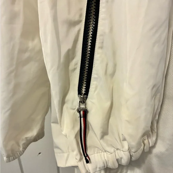 Tommy Hilfiger White Hooded Vintage Shell rain Jacket with Signature Trim - Picture 8 of 8